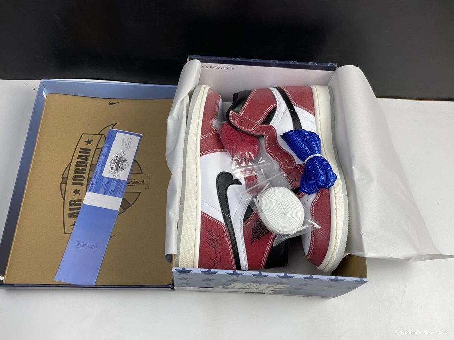 Kicked Out Shoe Store Chicago Room Trophy 3636 DA2728- Retro Jordan1 RelaxedFit 1029